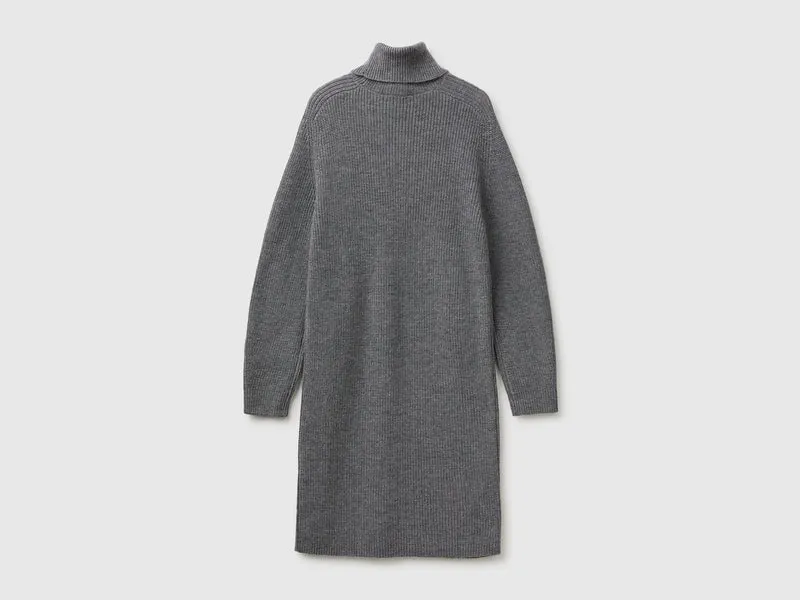 Kleid mit hohem Kragen aus Wollmischstrick