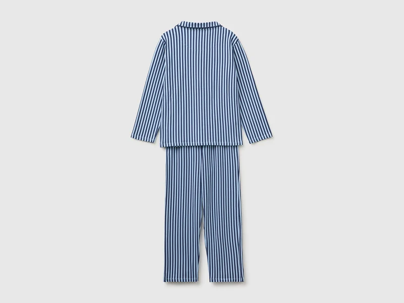 Gestreifter offener Pyjama