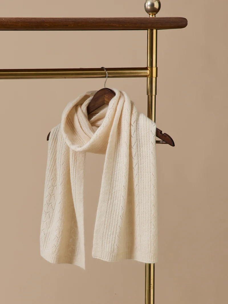 Damen-Wollschal mit Ajour-Muster