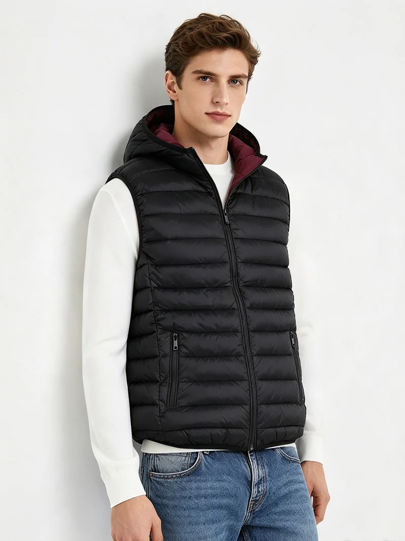 Gilet imbottito da uomo con cappuccio e zip - nero