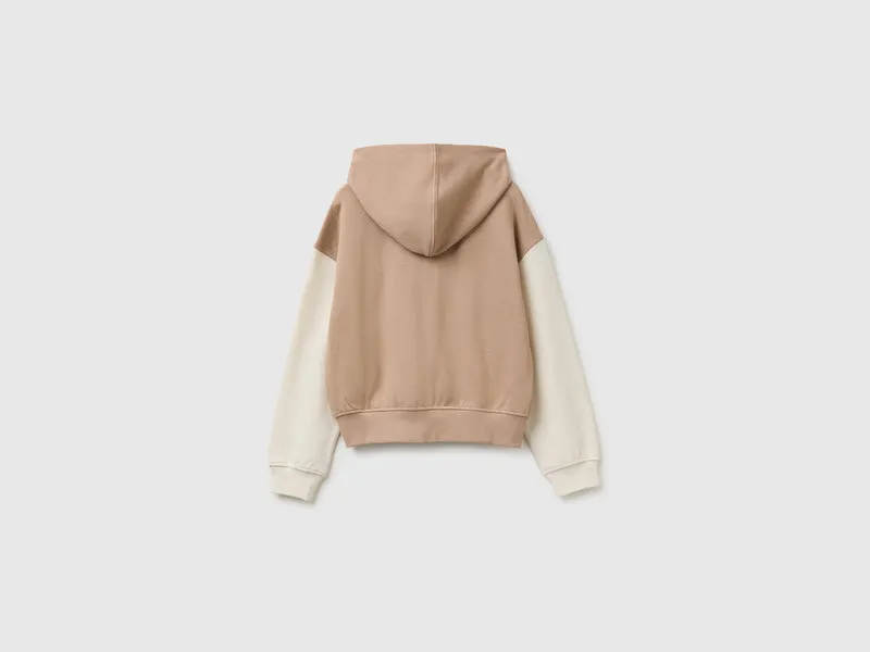Kapuzenpullover mit Stickerei