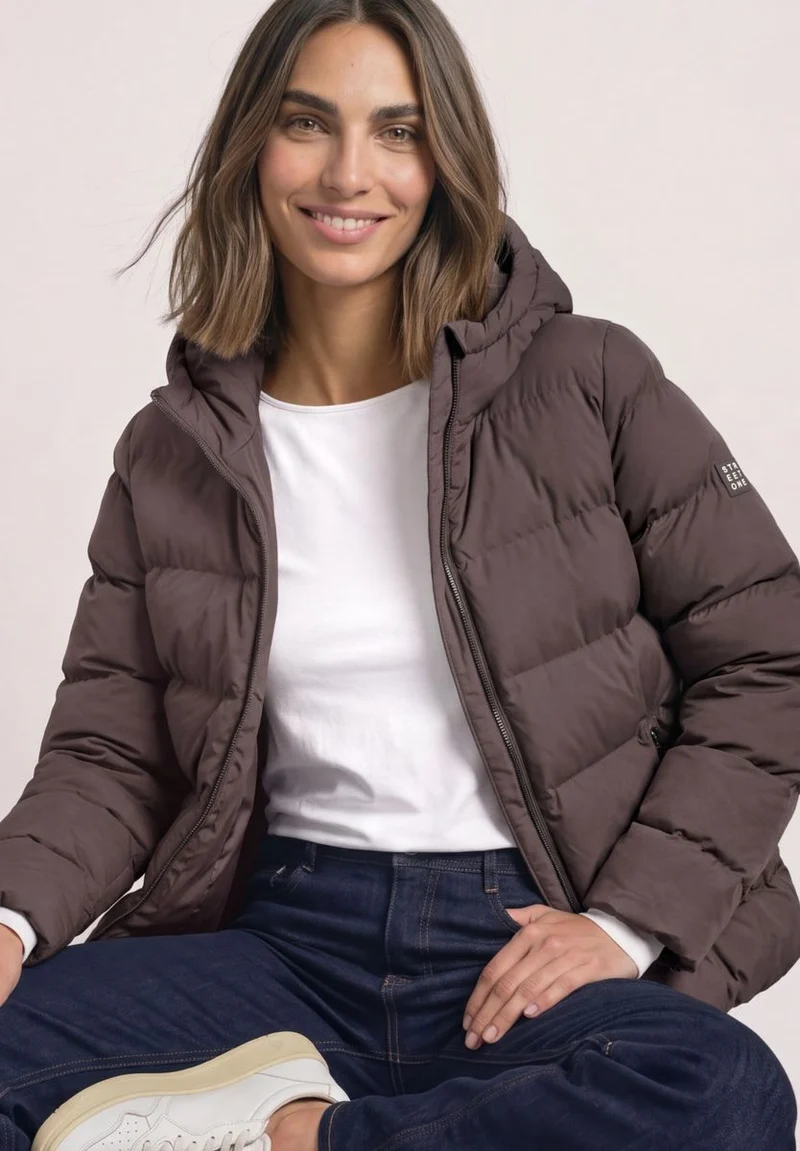 Kurze Jacke mit geklebter Steppung