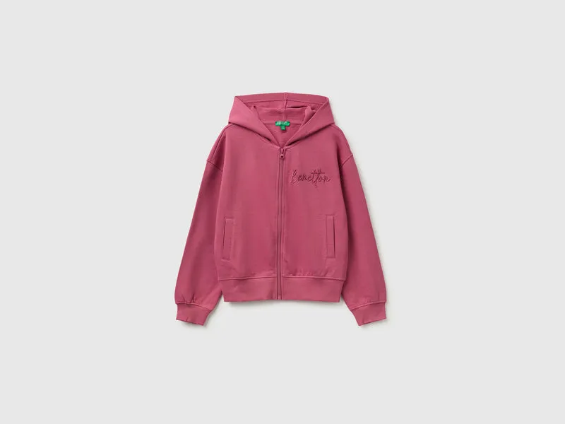 Kapuzenpullover mit Stickerei