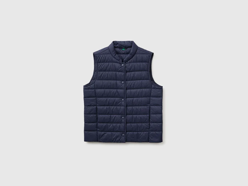 Leichte, schmal geschnittene, ärmellose Jacke