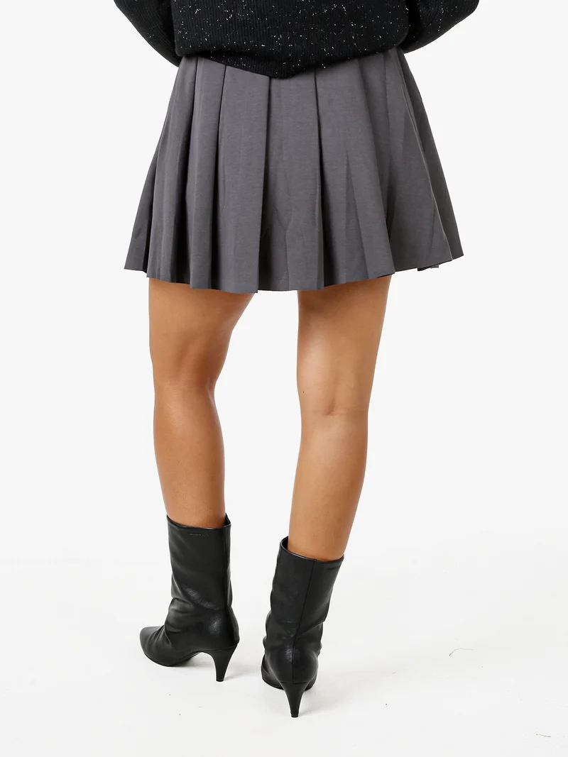 Gonna a pantalone da donna con pieghe e cintura - grigio