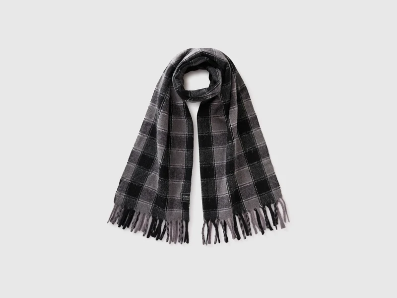 Warmer karierter Schal