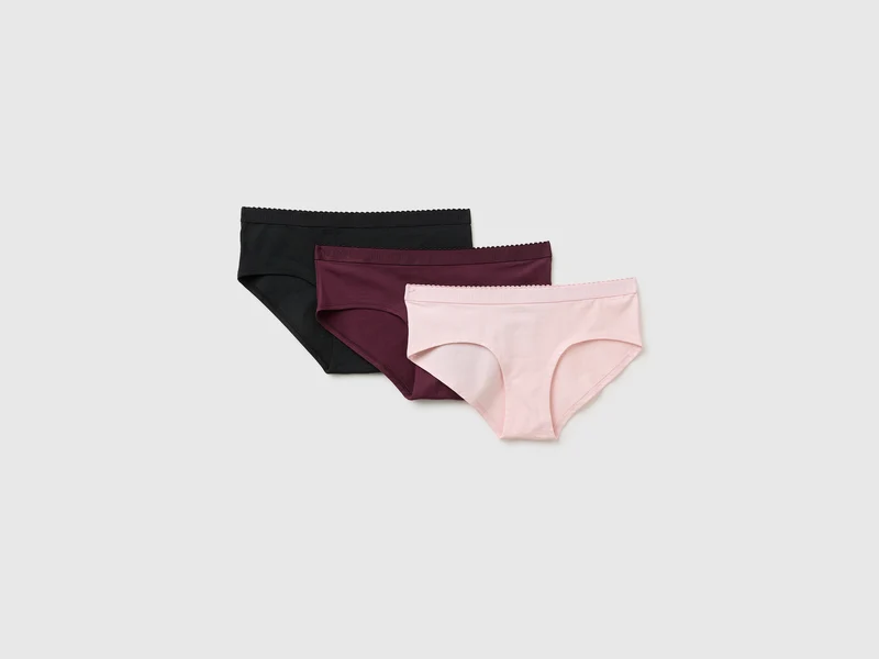 Drei Slips mit Logo-Gummizug