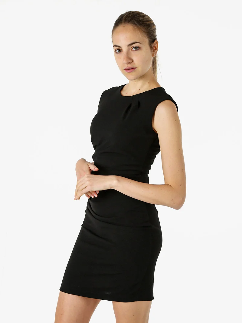 Vestito smanicato da donna a tubino - nero