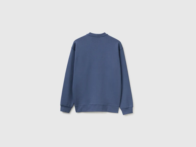 Geschlossenes Sweatshirt mit Logoaufnäher