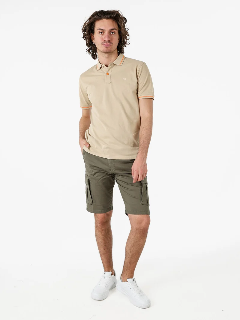 Polo da uomo in cotone a maniche corte con logo davanti e dietro - sabbia