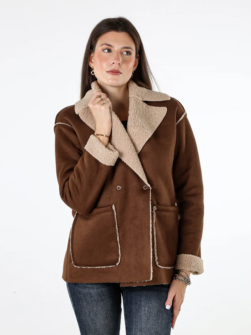Cappotto corto da donna effetto montone con interno teddy - marrone