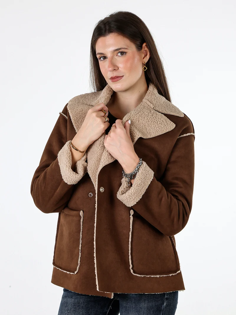 Cappotto corto da donna effetto montone con interno teddy - marrone