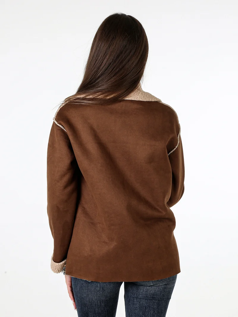 Cappotto corto da donna effetto montone con interno teddy - marrone