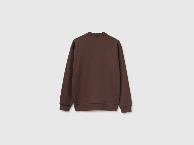 Geschlossenes Sweatshirt mit Logoaufnäher