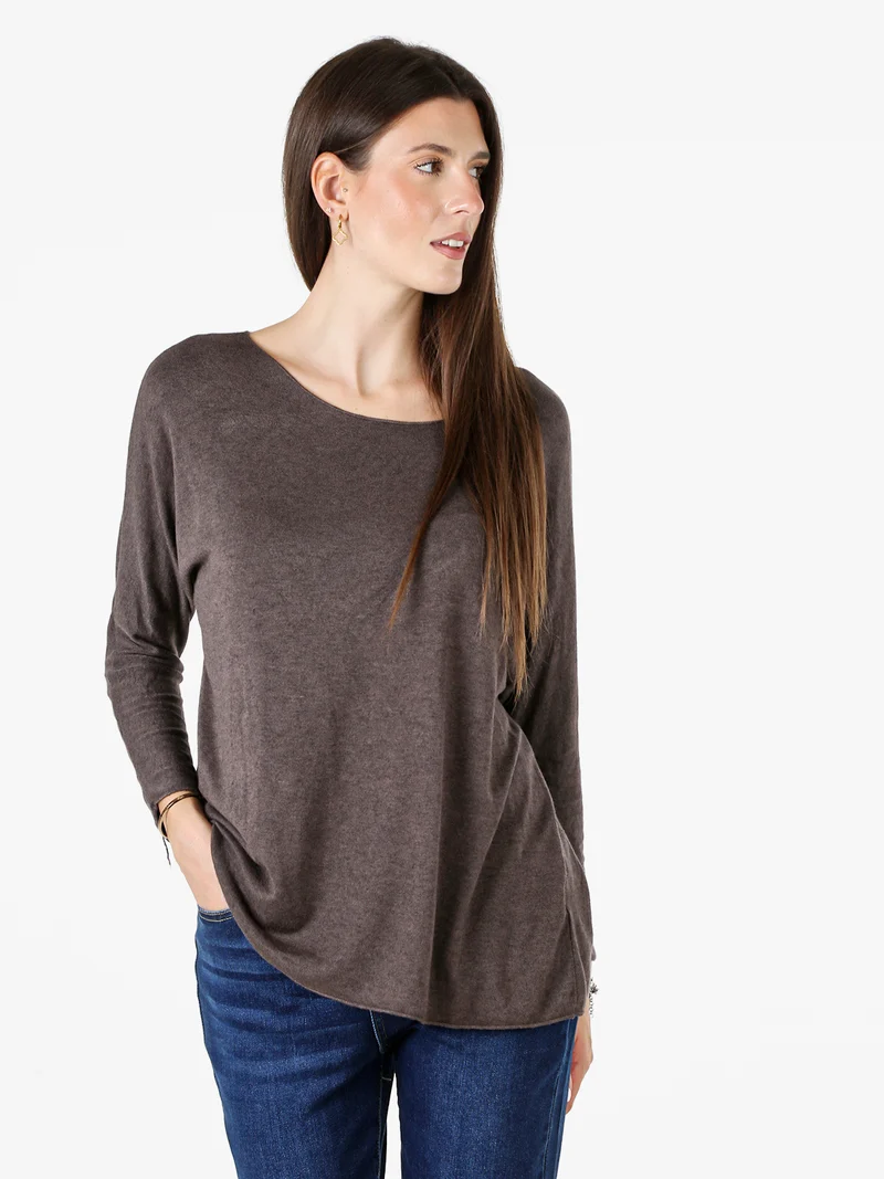 Maglia girocollo da donna con maniche lunghe a pipistrello - moro