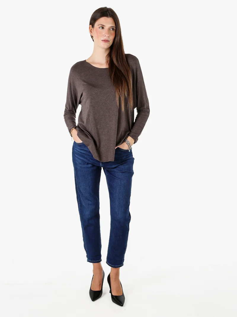 Maglia girocollo da donna con maniche lunghe a pipistrello - moro