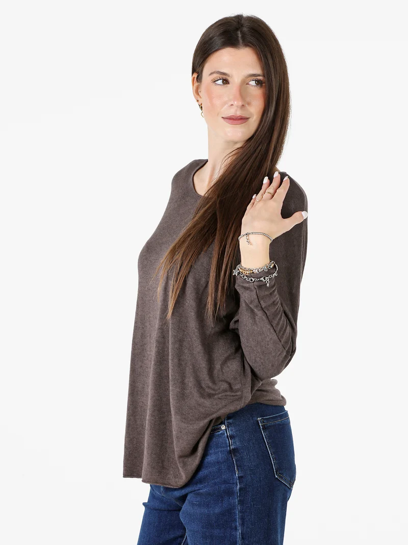 Maglia girocollo da donna con maniche lunghe a pipistrello - moro