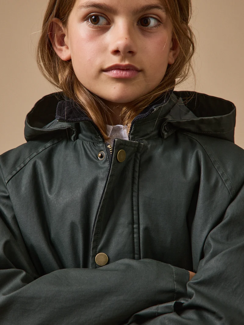 Mädchenjacke aus beschichteter Baumwolle