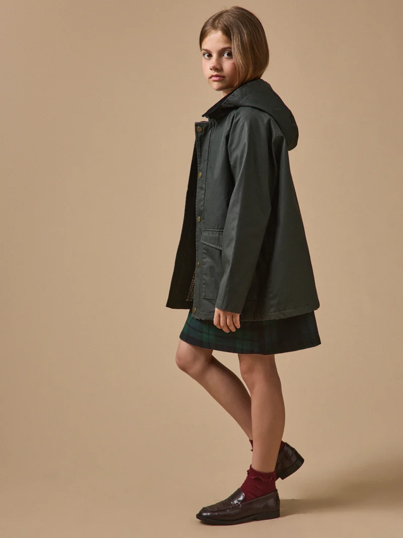 Mädchenjacke aus beschichteter Baumwolle