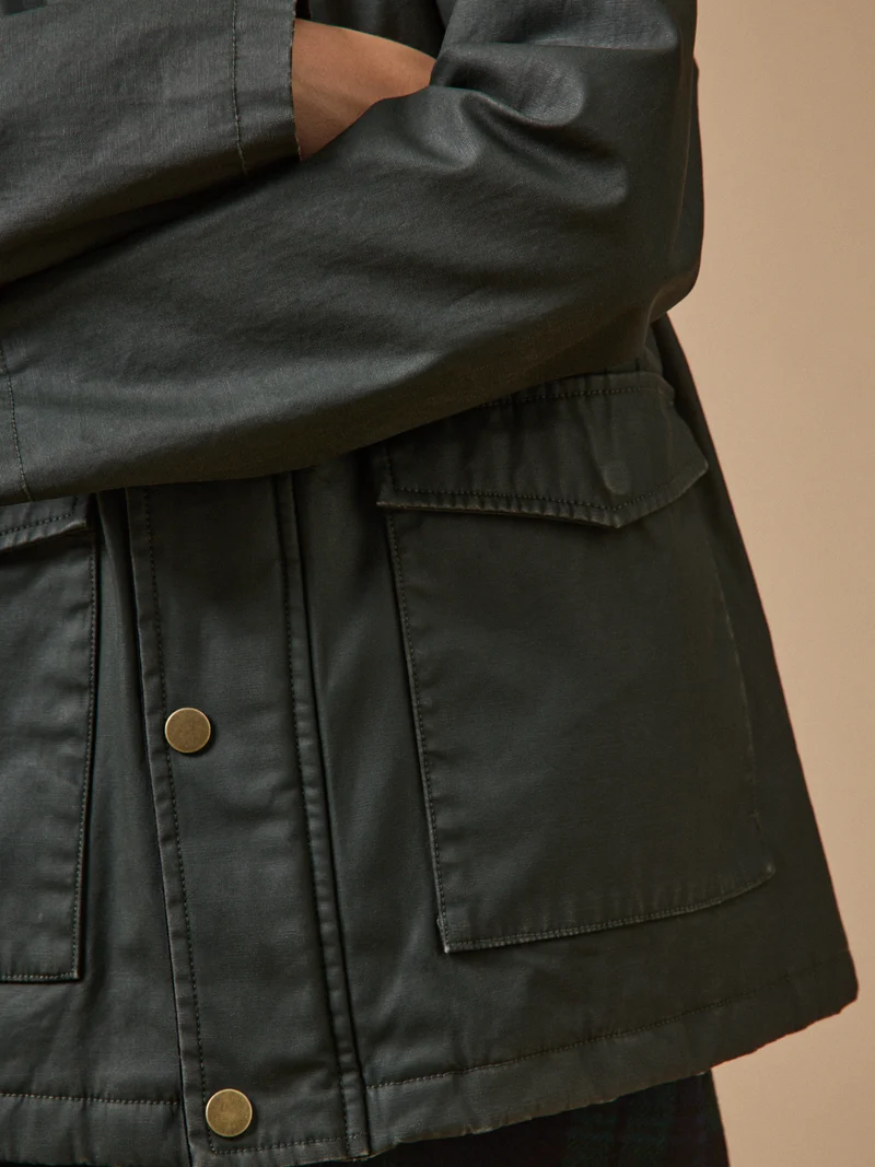 Mädchenjacke aus beschichteter Baumwolle