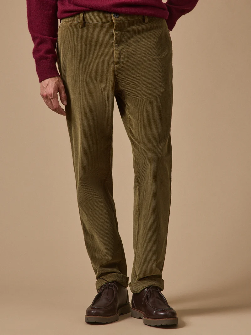 Herrenhose aus Velours mit Elastikbund