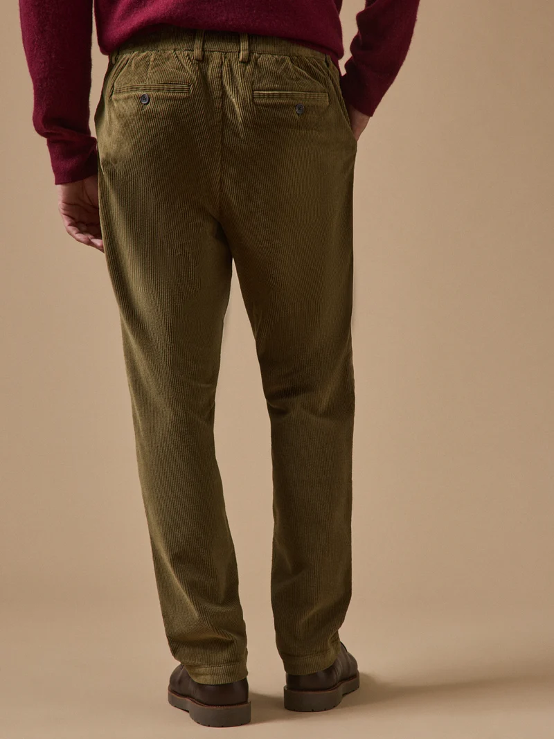 Herrenhose aus Velours mit Elastikbund