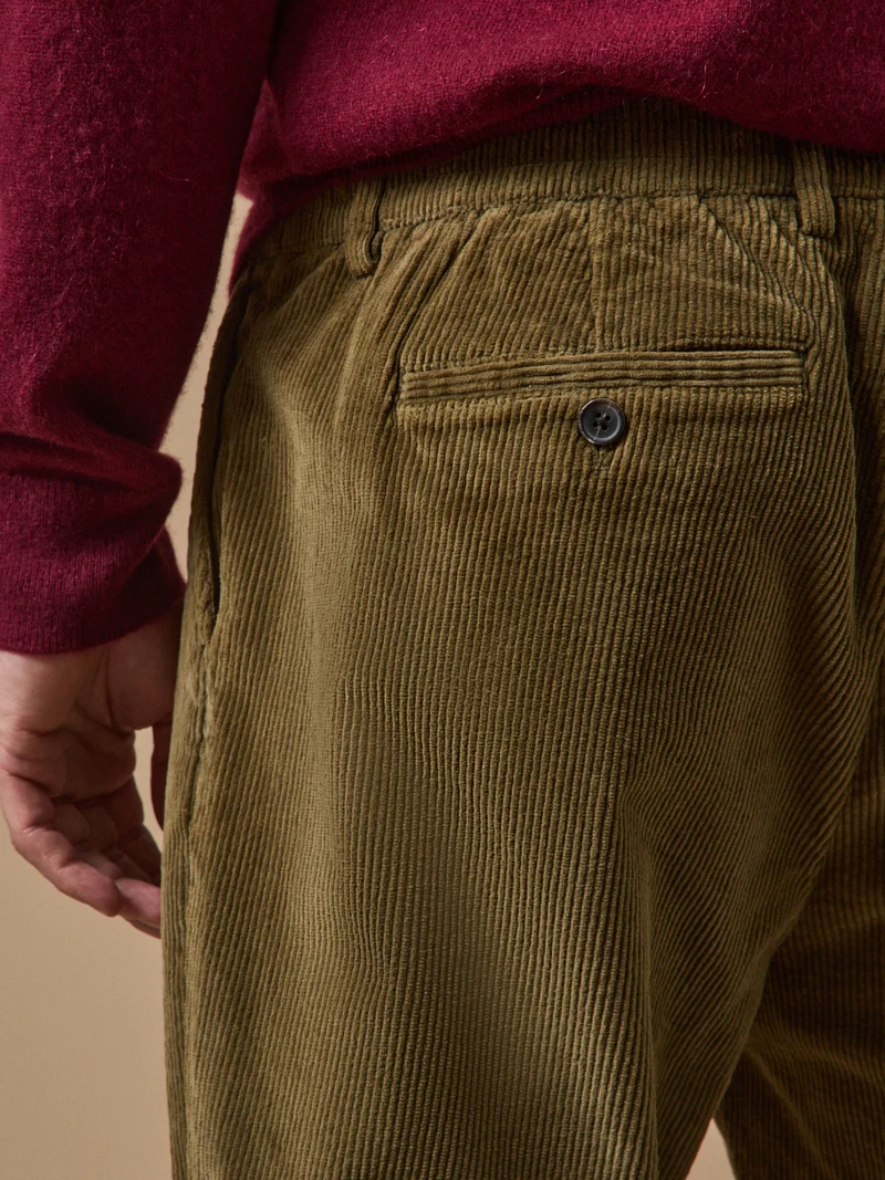 Herrenhose aus Velours mit Elastikbund