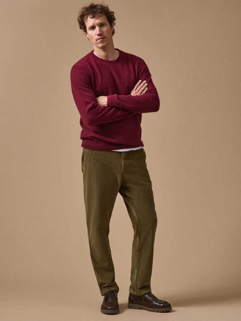Herrenhose aus Velours mit Elastikbund