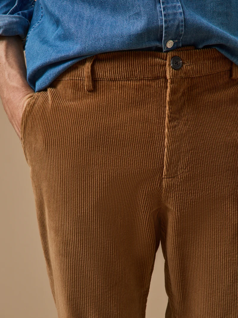 Herrenhose aus Velours mit Elastikbund