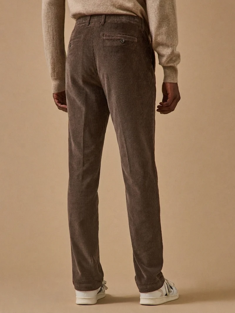 Herrenhose aus Velours mit Elastikbund