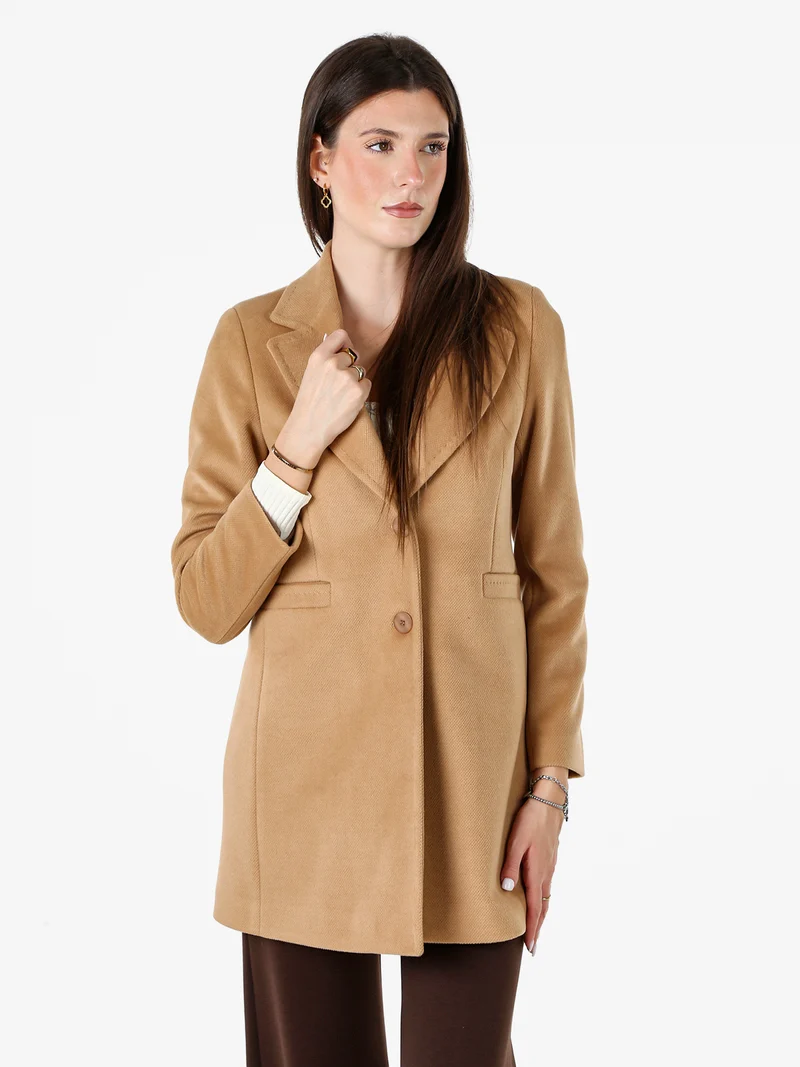 Cappotto classico da donna con bottoni e stampa texture - cammello