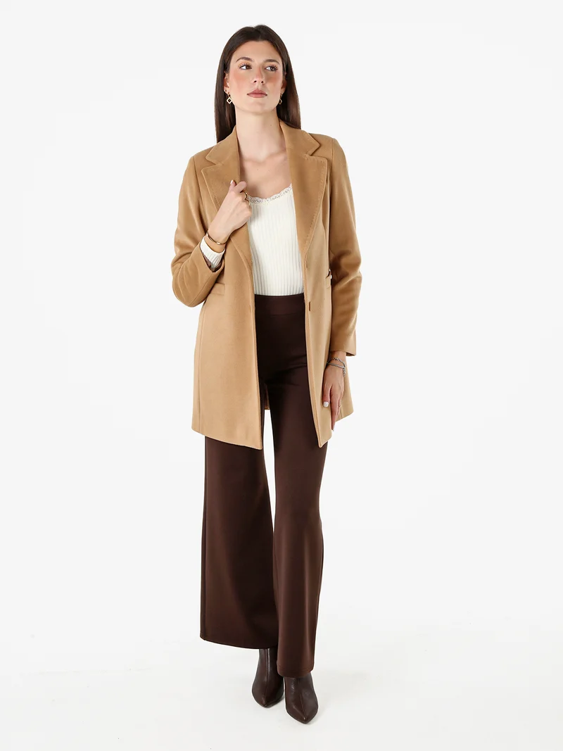 Cappotto classico da donna con bottoni e stampa texture - cammello