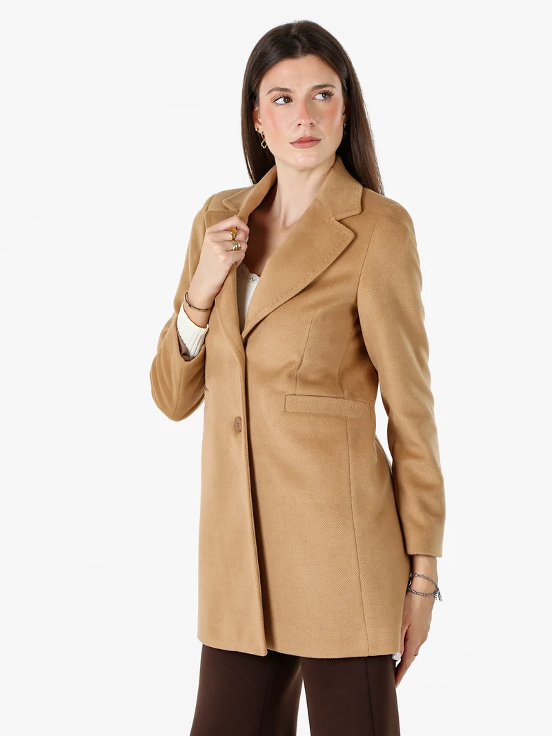 Cappotto classico da donna con bottoni e stampa texture - cammello