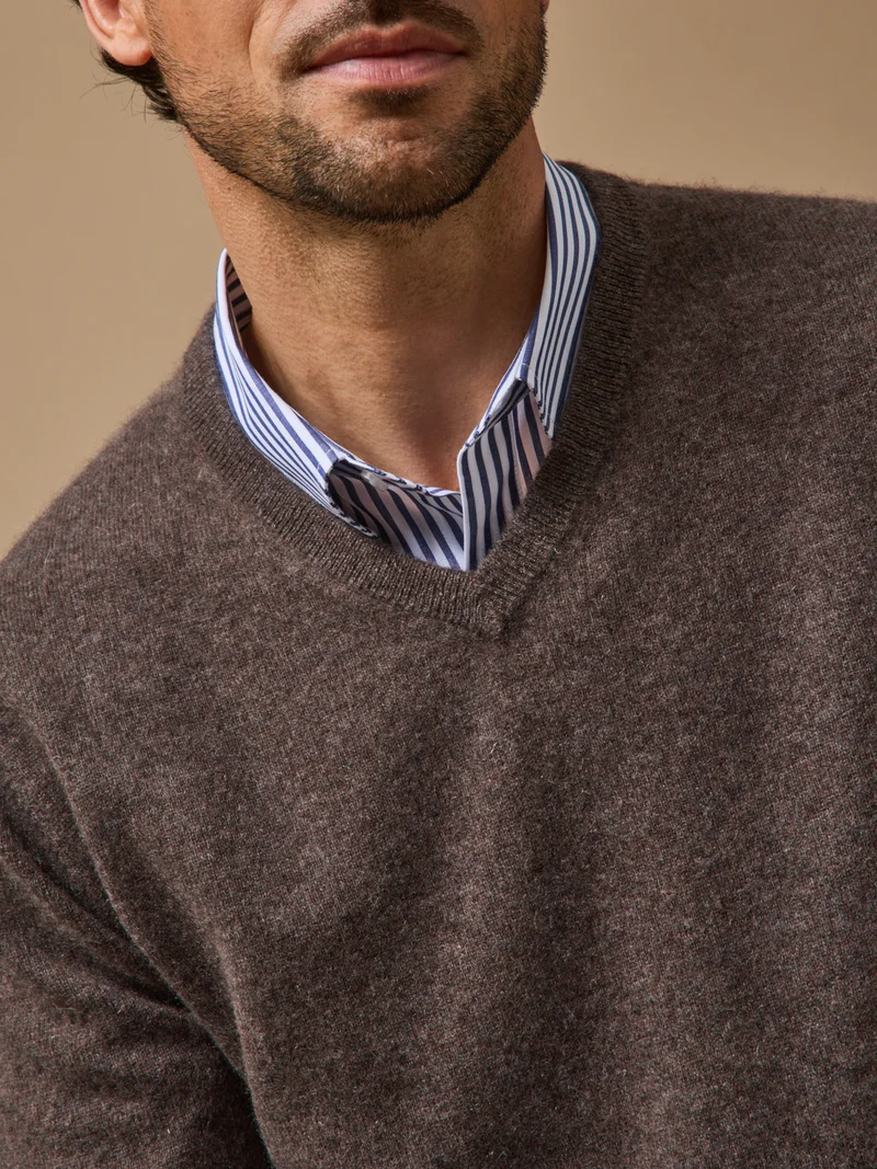 Herrenpullover mit V-Ausschnitt – Cashmere-Kollektion