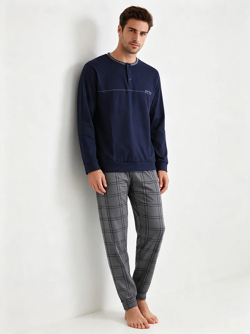 Pigiama lungo da uomo in caldo cotone con pantaloni a quadri - blu scuro