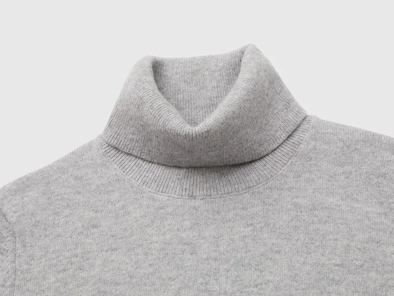 Hellgrauer Rollkragenpullover aus reinem Kaschmir