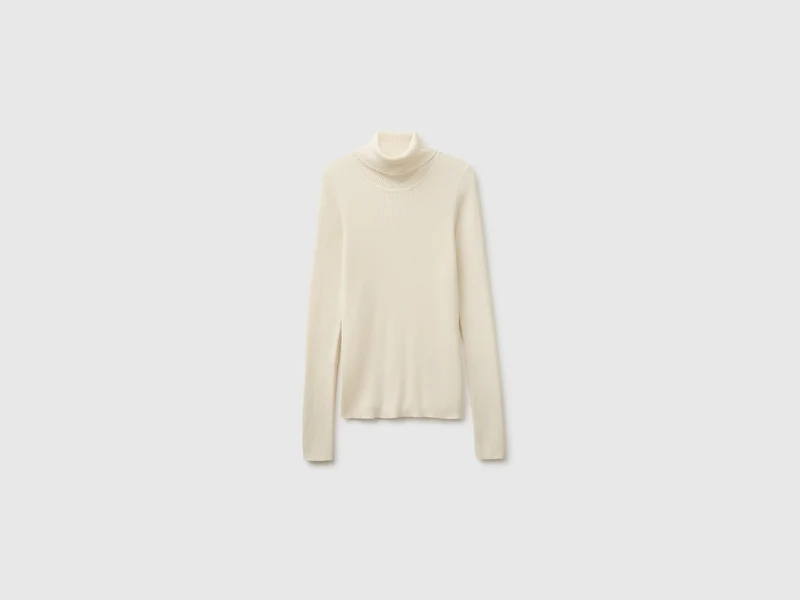 Rollkragenpullover aus einem Seiden-Woll-Gemisch mit Rippmuster