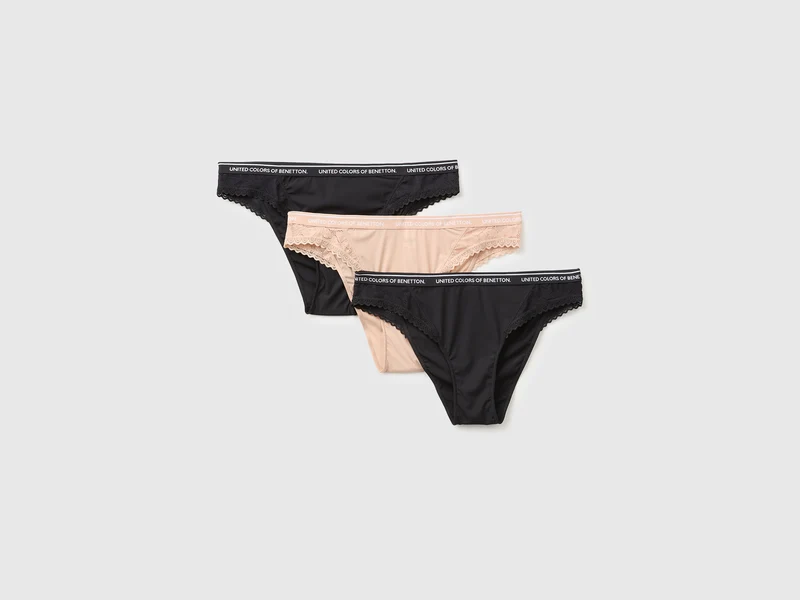 Drei brasilianische Slips aus Rippstrick und Spitze