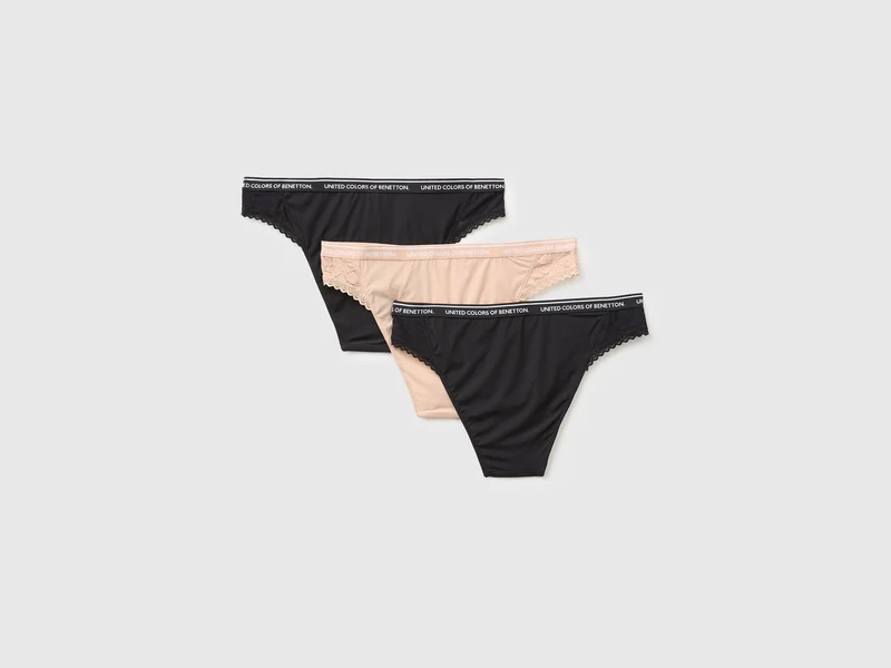 Drei brasilianische Slips aus Rippstrick und Spitze