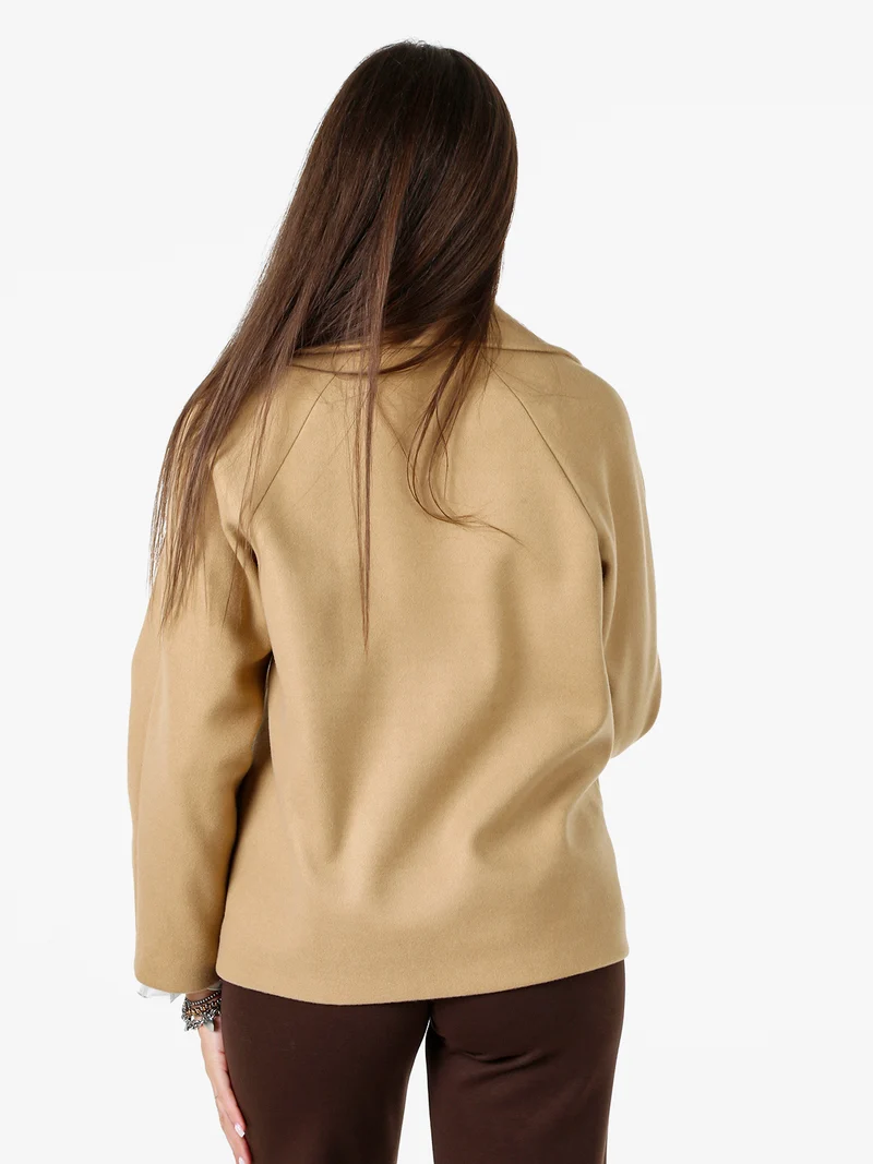 Cappotto corto da donna a doppiopetto - cammello