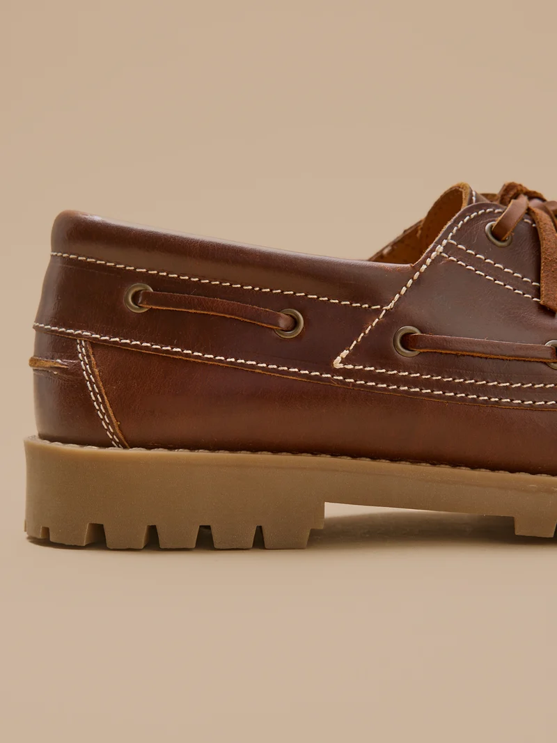Herrenschuhe aus Leder im Bootsschuh-Stil
