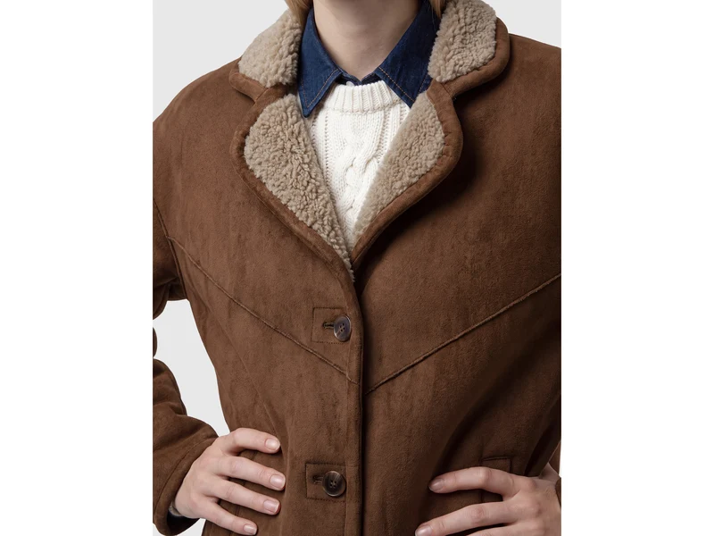 Kurze Jacke in Schaffelloptik