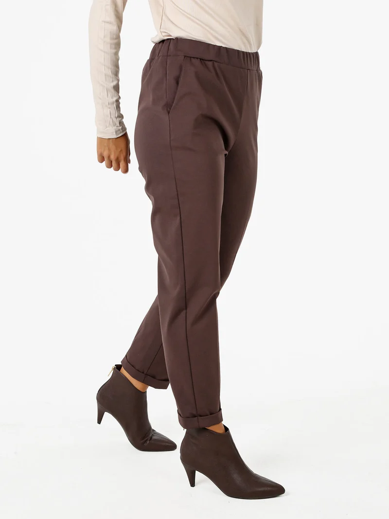 Pantaloni donna casual con risvolto - caffè