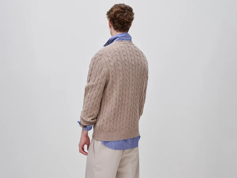 Rundhals-Pullover mit Zopfmuster aus Wolle-Mischgewebe