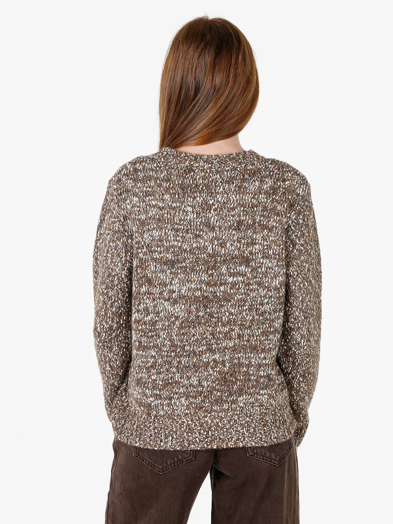 Maglione girocollo da donna in filato bouclè - cammello