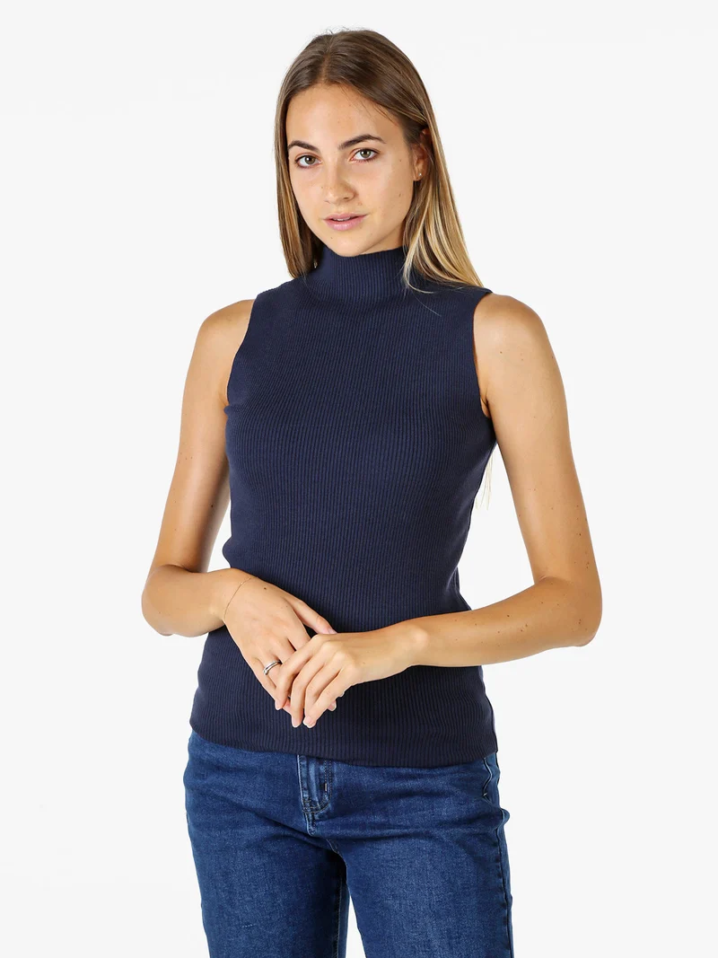 Maglia smanicata da donna con scollo a lupetto - blu scuro