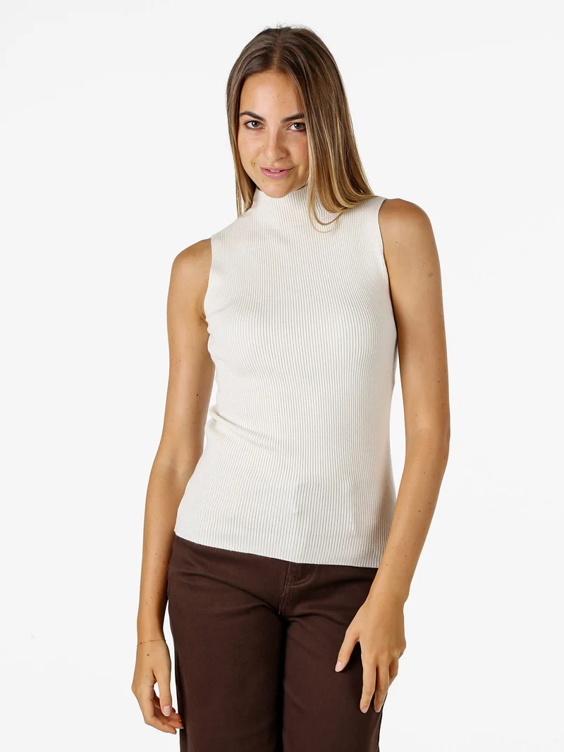 Maglia smanicata da donna con scollo a lupetto - beige