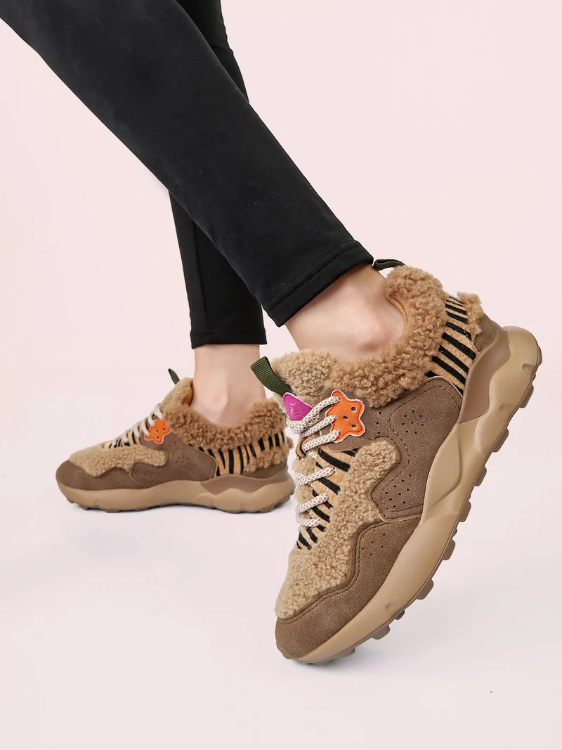 Sneakers donna con dettagli orsetto e platform - taupe