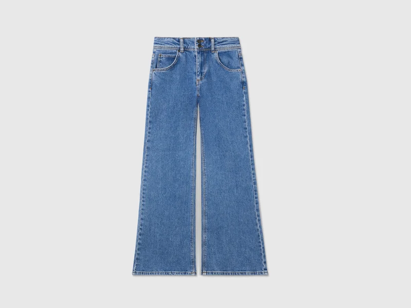 Jeans mit heller Waschung und ausgestelltem Schnitt