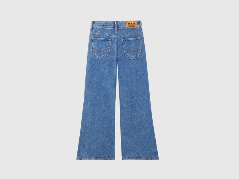 Jeans mit heller Waschung und ausgestelltem Schnitt